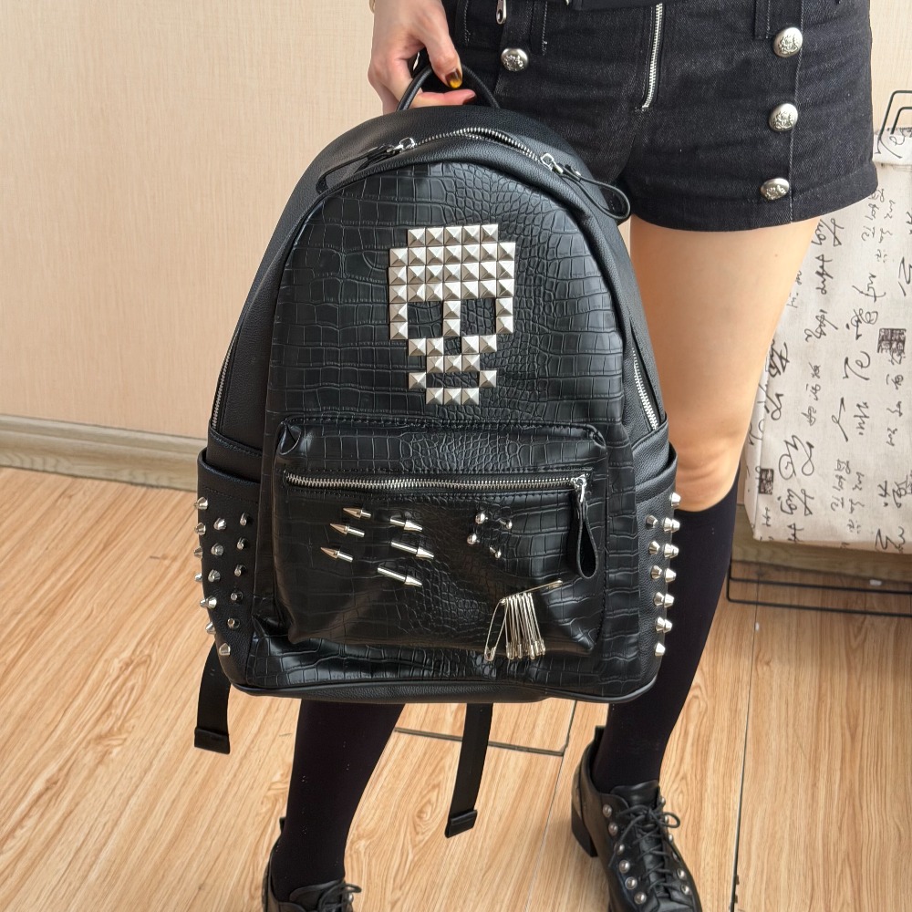 Street Fashion Women - Original Black Crocodile Pattern Skull Rivet