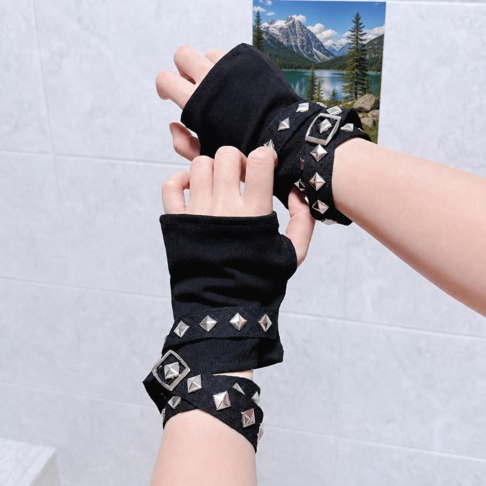 Metal Rivet Detail Women's Fin - огляд і ціна Street Fashion Gloves